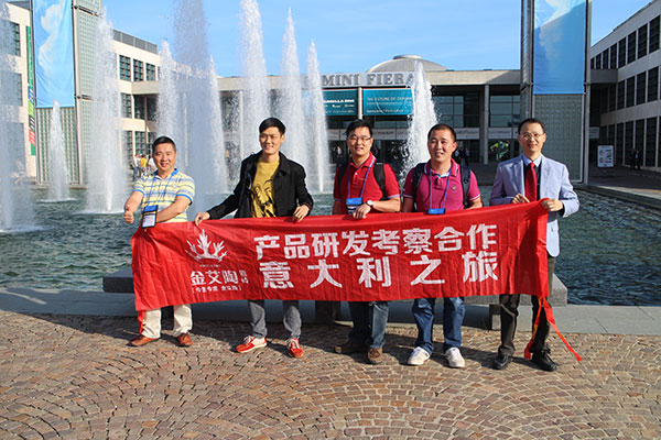 91免费小视频陶瓷磚91免费视频污污污董事長（中）帶隊歐州考察